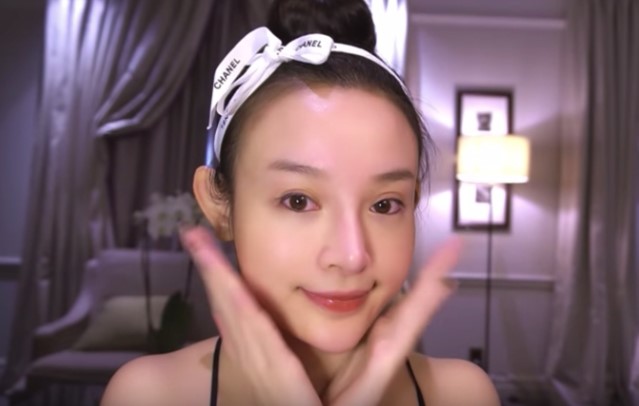 Giao diện mộc mạc ít phấn son của hội 'Chị đẹp đạp gió': Ngoài 30 mà da 'như em bé'