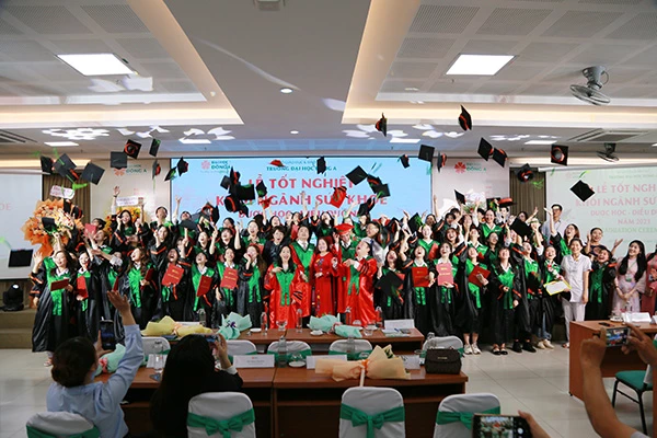 Lễ tốt nghiệp sinh viên khối ngành Sức khỏe ĐH Đông Á ngày 4/11/2023