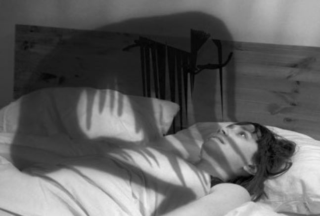 Hiện tượng nhìn thấy 'bóng' khi bị 'bóng đè' là gì?