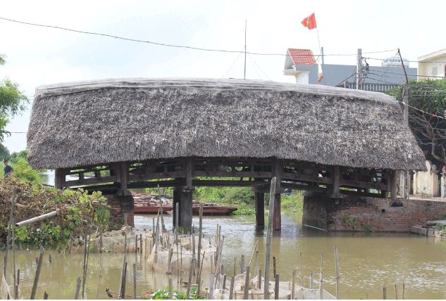 Cây cầu gỗ lợp lá hơn 700 tuổi độc đáo nhất Việt Nam: Được làm từ loại gỗ quý hiếm hàng đầu nước ta