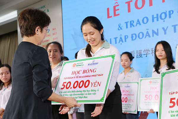 Sinh viên Điều dưỡng Đại học Đông Á được tuyển làm việc lâu dài tại Nhật trước khi nhận bằng tốt nghiệp