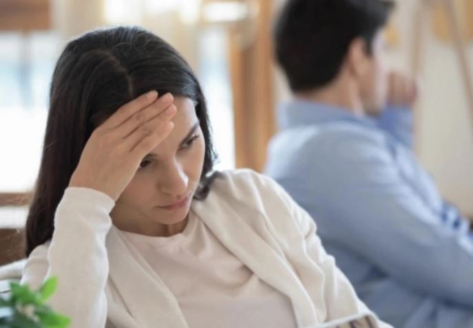 Khuyên chồng xóa ảnh của vợ cũ, anh nói một câu làm tôi tức nghẹn