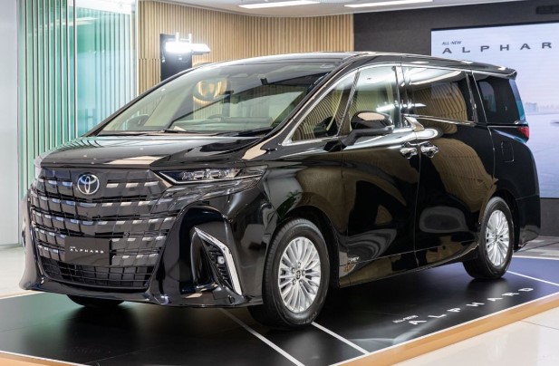 ‘Chuyên cơ mặt đất’ Toyota Alphard 2024 sẽ có giá dự kiến ngang đời cũ, ra mắt Việt Nam ngay tháng này?