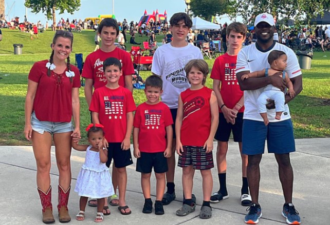 Mẹ đơn thân 6 con 'trúng số độc đắc' khi dùng app hẹn hò, cuộc sống hiện tại như mơ bên người chồng 'hoàn hảo'