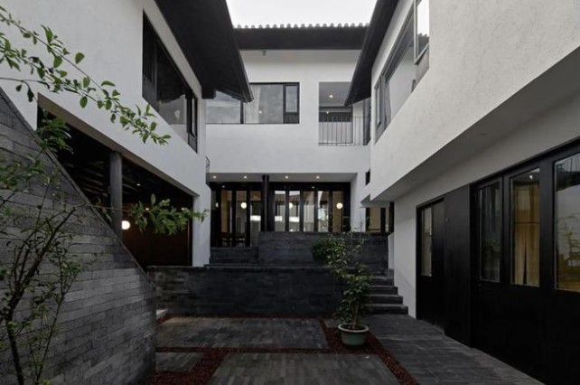 Bố bị tai nạn giao thông mất khả năng đi lại, cô gái trẻ xây căn nhà rộng 700m2 để "mang cả thế giới" về cho bố