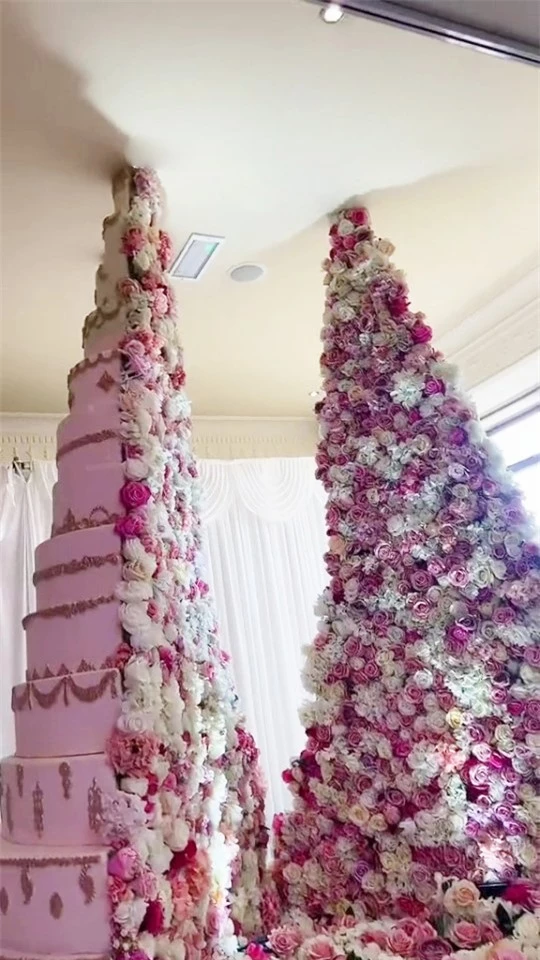 Hai chiếc bánh gato trong lễ cưới của em gái Angelina tại Ai Cập