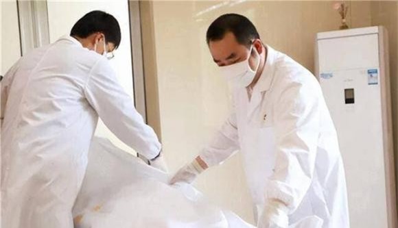 5-tai-sao-nguoi-chet-lai-phai-che-mat-ngoisaovn-w640-h368 0 phong tục giân gian, cuộc sống quanh ta, tại sao người chết cần che mặt