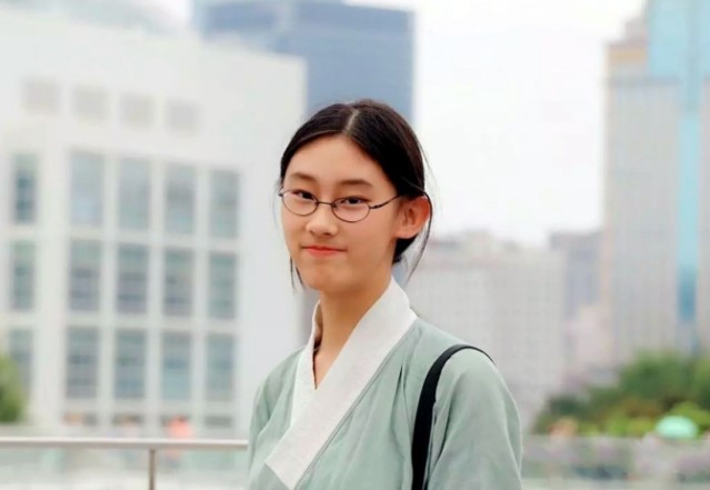 Cha mẹ của 'thần đồng' Đại học Thanh Hoa tiết lộ 4 phương pháp giáo dục để con trở thành tài nữ số một Trung Quốc