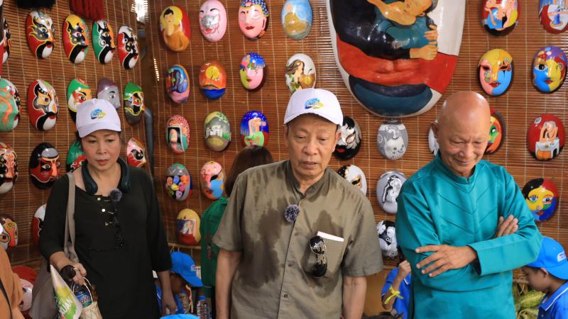 Nhà báo Lại Văn Sâm lần đầu tiên đóng kịch cùng nghệ sĩ Hồng Vân, Hồng Đào