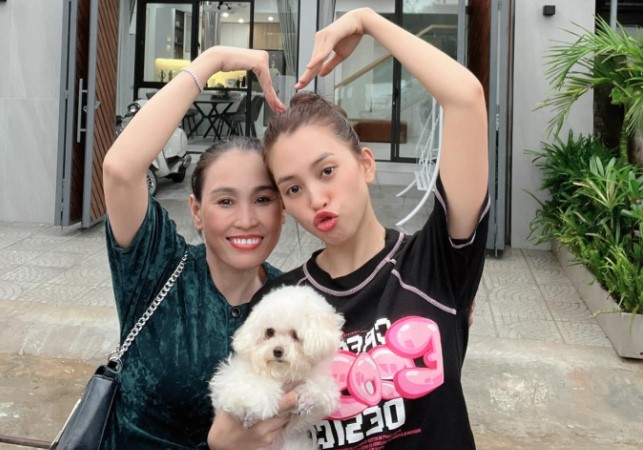 Sao Việt báo hiếu bố mẹ: Tiểu Vy tậu nhà mặt phố ở tuổi 23, Quốc Trường chi 25 tỷ xây biệt thự hoành tráng