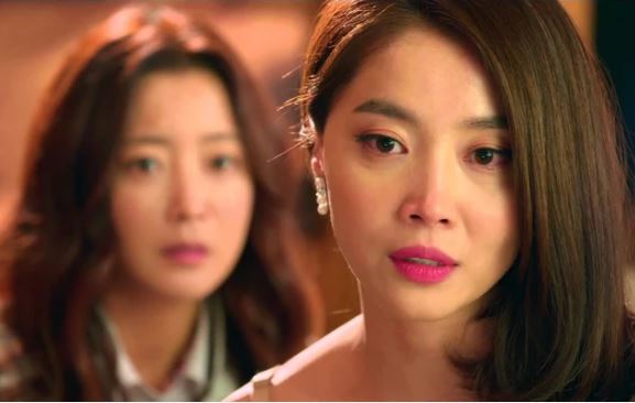 Cô gái lạ hỏi đường về nhà mình, vợ nhiệt tình dẫn tận nơi nhưng hành động cao tay sau đó mới khiến anh chồng khiếp vía