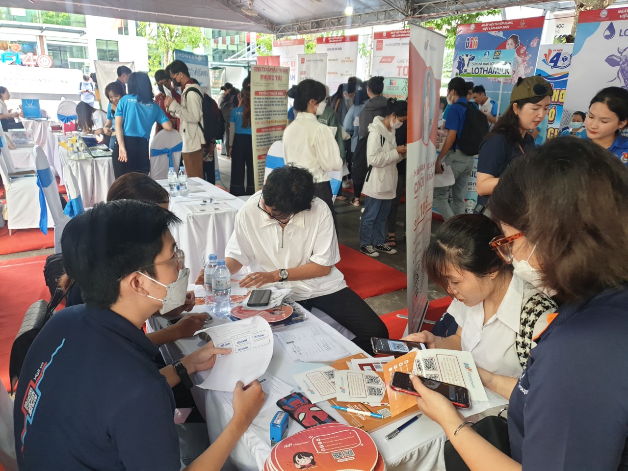 Kết nối thị trường, hỗ trợ lao động tìm việc cuối năm