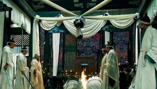 Vì sao người qua đời phải che mặt bằng một tấm vải trắng, không phải mê tín mà là có cơ sở khoa học