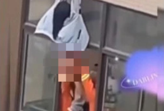 Trong lúc giải cứu, chàng nhân viên cứu hộ nhỡ tay 'động chạm' cô gái đang có ý định tự sát, 3 tháng sau hai người nên duyên vợ chồng