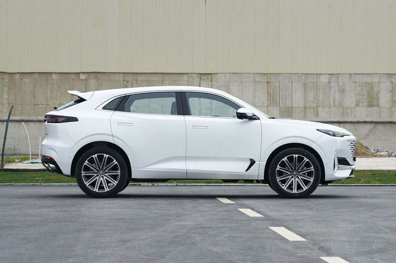 SUV đẹp như Porsche, động cơ tăng áp, giá hơn 500 triệu đồng