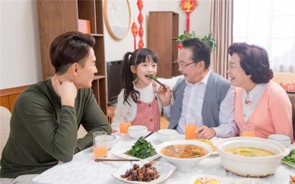 uong-ruou (1).jpg 0 uống rượu, sức khoẻ, biểu hiện mặt khi uống rượu