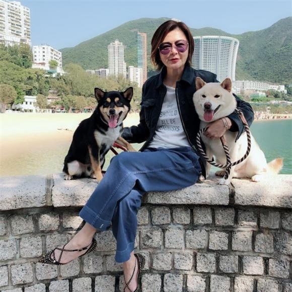 'Đệ nhất mỹ nhân Hong Kong' Quan Chi Lâm tuổi 60: Sống một mình trong dinh cơ 400 tỷ, tiết lộ bộ sưu tập 51 trang sức đá quý khiến dân tình 'rớt hàm' 13 quan chi lâm, đệ nhất mỹ nhân hong kong, mỹ nhân hong kong, chồng quan chi lâm