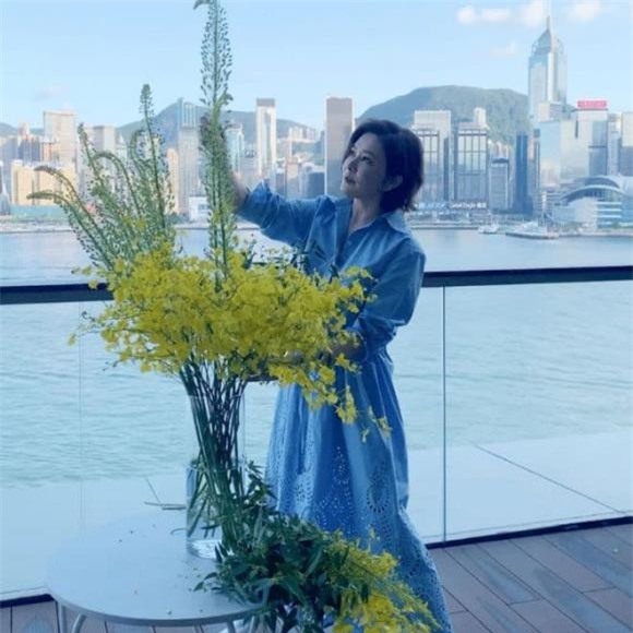 'Đệ nhất mỹ nhân Hong Kong' Quan Chi Lâm tuổi 60: Sống một mình trong dinh cơ 400 tỷ, tiết lộ bộ sưu tập 51 trang sức đá quý khiến dân tình 'rớt hàm' 5 quan chi lâm, đệ nhất mỹ nhân hong kong, mỹ nhân hong kong, chồng quan chi lâm