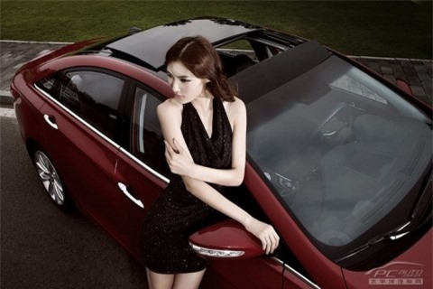 Mỹ nhân khoe sắc bên Hyundai Sonata ảnh 11