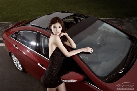 Mỹ nhân khoe sắc bên Hyundai Sonata ảnh 9