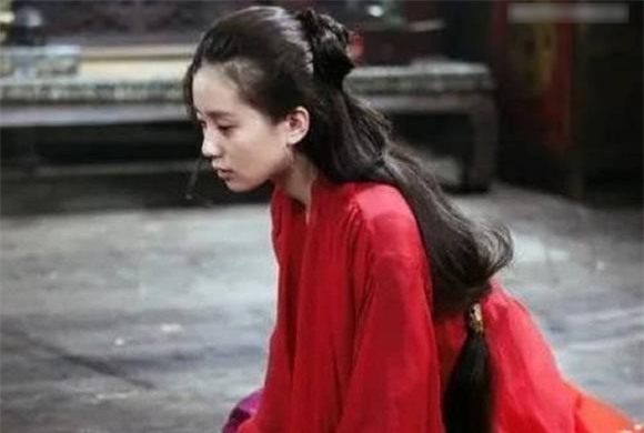 Tại sao nữ tội phạm thời xưa phải cởi bỏ lớp trang phục bên ngoài trước khi hành hình? Xấu hổ là thứ nhất, hai lý do đằng sau mới quan trọng 1 Đồng Lệ Á, sao Hoa ngữ