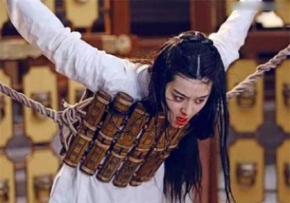 Tại sao nữ tội phạm thời xưa phải cởi bỏ lớp trang phục bên ngoài trước khi hành hình? Xấu hổ là thứ nhất, hai lý do đằng sau mới quan trọng 0 Đồng Lệ Á, sao Hoa ngữ