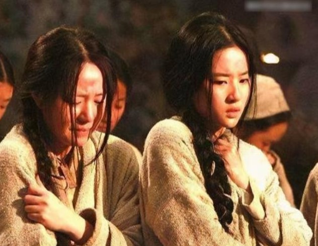 Tại sao nữ tội phạm thời xưa phải cởi bỏ lớp trang phục bên ngoài trước khi hành hình? Xấu hổ là thứ nhất, hai lý do đằng sau mới quan trọng