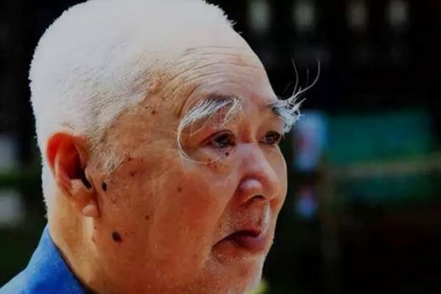 Người xưa có câu 'một đôi lông mày dài đáng giá ngàn cân'. Sau 50 tuổi, lông mày dài ra có ý nghĩa gì?