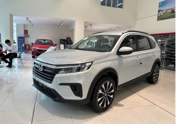 Loạt xe MPV chạy đua giảm giá ngay đầu tháng 11