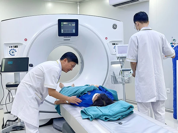Tại Thiện Nhân Quảng Ngãi, Thiện Nhân Hospital đã trang bị hệ thống CT phổ 256 lát cắt – Revolution Frontier Gen 3 đầu tiên tại Đông Nam Á. 