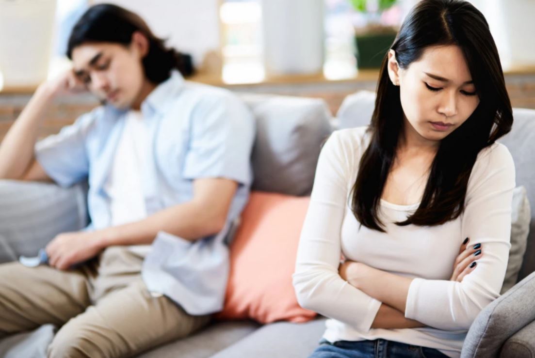 Các anh chị nhà chồng mới đến chơi hôm trước, hôm sau con sốt nhưng không thấy nhiệt kế, tôi hỏi vợ thì cô ấy thốt lên một câu khiến tôi điếng người