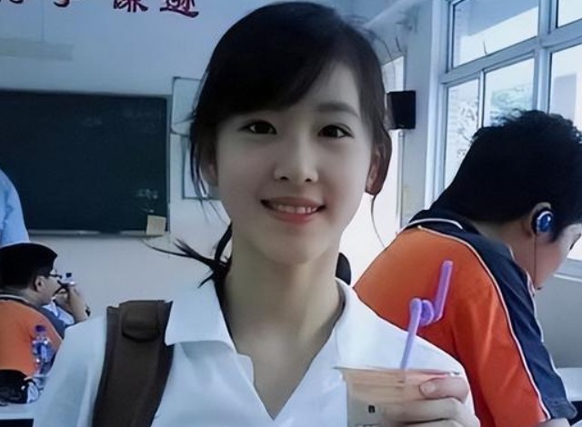 Nhan sắc hiện tại của 'hot girl trà sữa' khiến dân mạng tiếc nuối: Vẻ thanh thuần chỉ còn là quá khứ