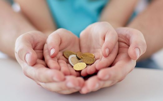 Lương hai vợ chồng dù thấp đến mấy vẫn tiết kiệm được tiền cho tương lai của con nhờ 3 bí quyết đơn giản