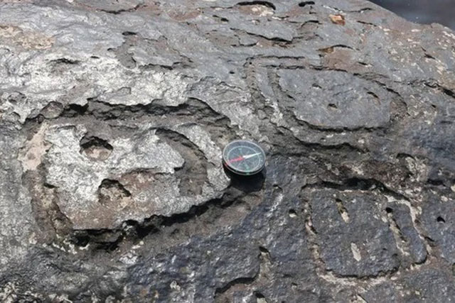 Hạn hán nghiêm trọng làm lộ ra nhiều tác phẩm điêu khắc trên đá hơn 2.000 năm tuổi