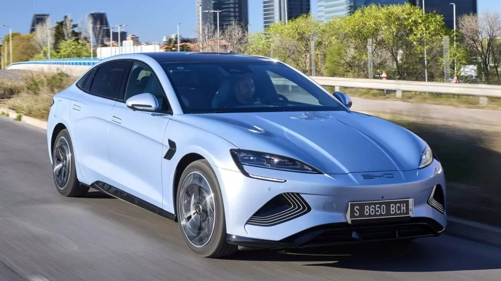 Nhìn bảng số liệu này, Mỹ, châu Âu không ‘sợ xanh mặt’ với ô tô điện Trung Quốc mới lạ