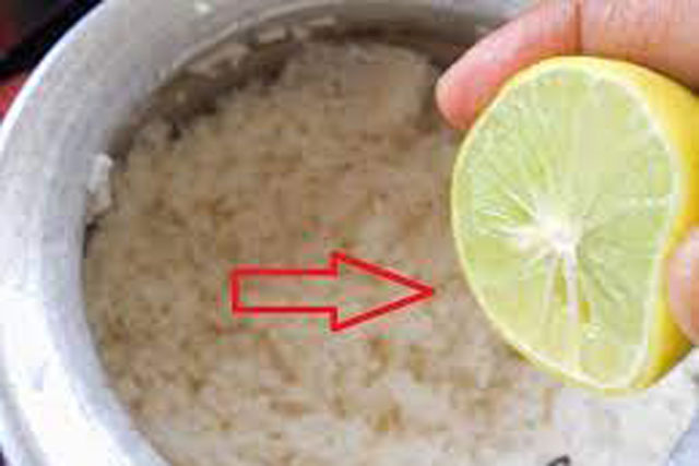 Bị mắng 'té tát' khi vắt chanh vào nồi cơm, ai ngờ đến bữa ăn lại được cả nhà khen nức nở