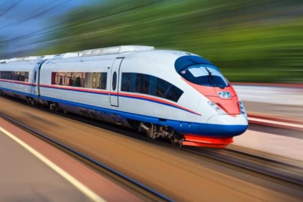 Tại sao bánh xe lửa bằng kim loại mà bánh xe ô tô lại là cao su?