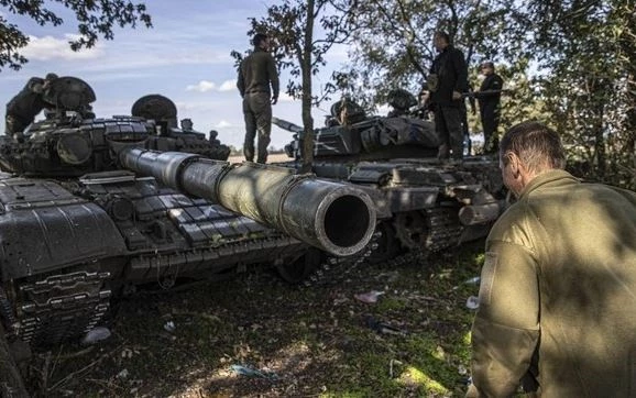 Binh sỹ Ukraine ở một ngôi làng thuộc Kherson mà Ukraine. (Ảnh: Getty)