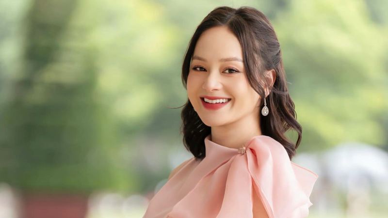 Diễn viên Lan Phương tái xuất rạng rỡ với bụng bầu 5 tháng