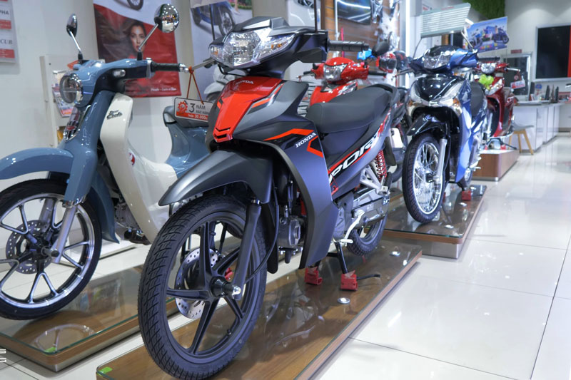 CLIP: Cận cảnh Honda Blade 2023 màu đen đỏ, giá 22,35 triệu đồng tại Việt Nam