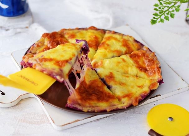 Nhà còn củ khoai lang tím đem làm bánh pizza ai cũng ngạc nhiên, nhìn thành phẩm cho ngay 100 điểm 'không có nhưng'