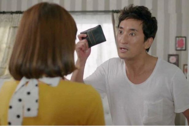 Nũng nịu vòi chồng cho đi nghỉ mát, anh xông vào tát vợ tím mặt mày nhưng câu chốt mới khiến tôi muốn ly hôn ngay lập tức