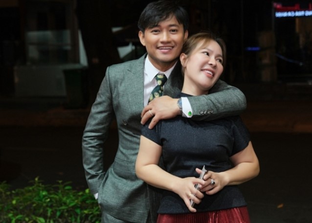 Nam diễn viên Việt đẹp trai, nổi tiếng vẫn yêu say đắm nữ CEO U50, có con riêng và hơn 7 tuổi