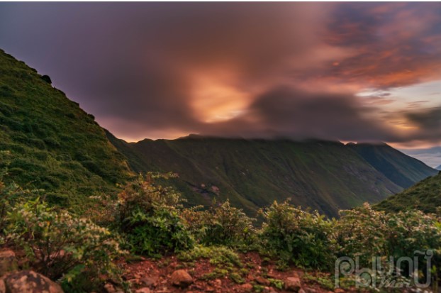 Khám phá đỉnh núi Tà Chì Nhù được mệnh danh nóc nhà Yên Bái