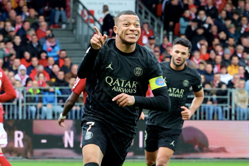 Top 10 tiền đạo trái xuất sắc nhất thế giới năm 2023: Mbappe đứng đầu