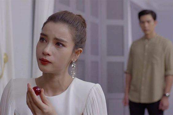 Chồng lén lút mang nước cam cho nhân tình, vợ chẳng tốn sức đánh ghen vẫn khiến "tuesday" kinh hồn bạt vía!