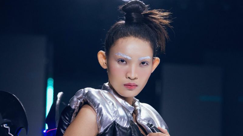 Quán quân The Face 2023 Huỳnh Tú Anh làm vedette bộ sưu tập thời trang độc lạ