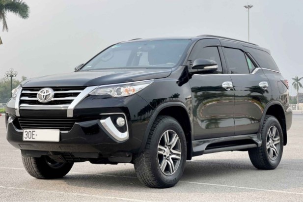 Lăn bánh 6 năm, giá chào bán của Toyota Fortuner cũ chỉ còn ngang Ford Territory ‘đập hộp’