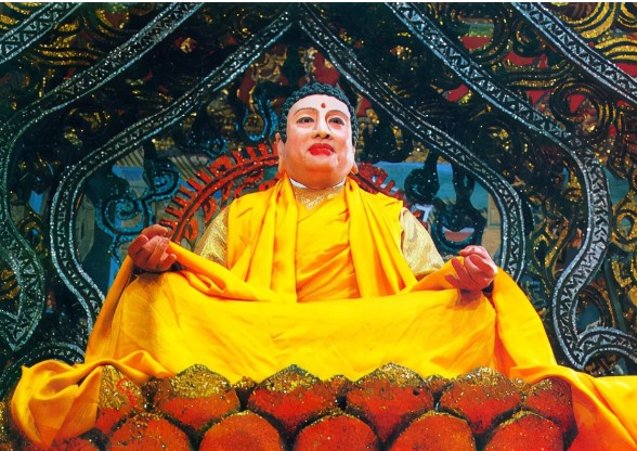 'Phật Tổ Như Lai' của Tây Du Ký: Tuổi 84 tóc bạc trắng, đi lại run rẩy, cần người dìu đỡ gây xót xa