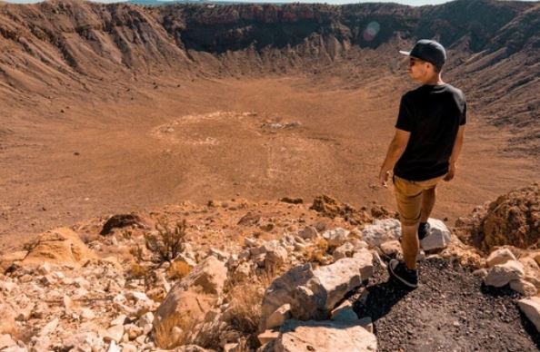 Khám phá nơi ẩn giấu miệng núi lửa va chạm lớn nhất và lâu đời nhất thế giới?